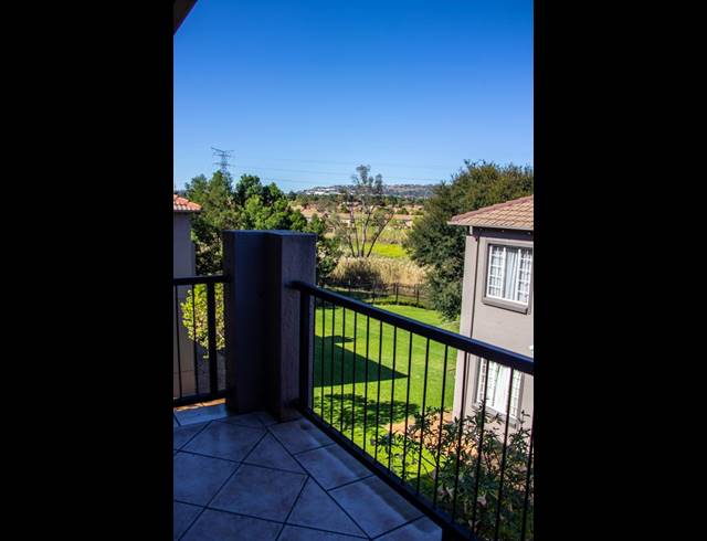 2 BEDROOM APARTMENT FOR SALE IN WILGEHEUWEL